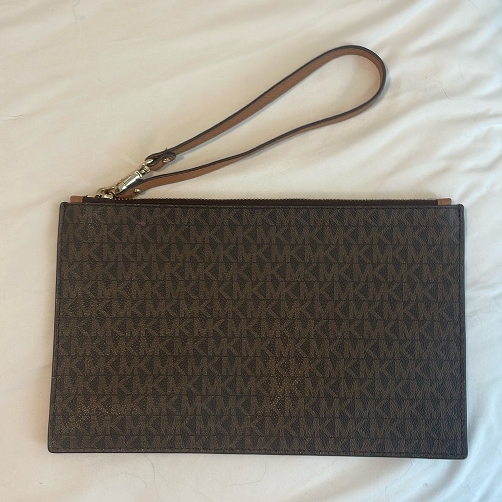 Michael kors wristlet